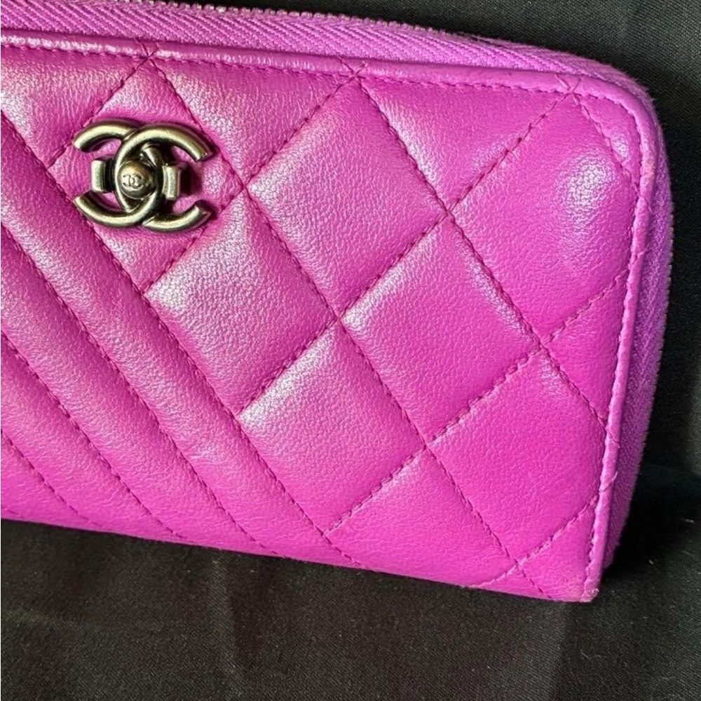 CHANEL SOLD 🔥 Matelasse
Boy Chanel Wallet Round
Zipper hot Pink Lambskin , - Picture 14 of 16